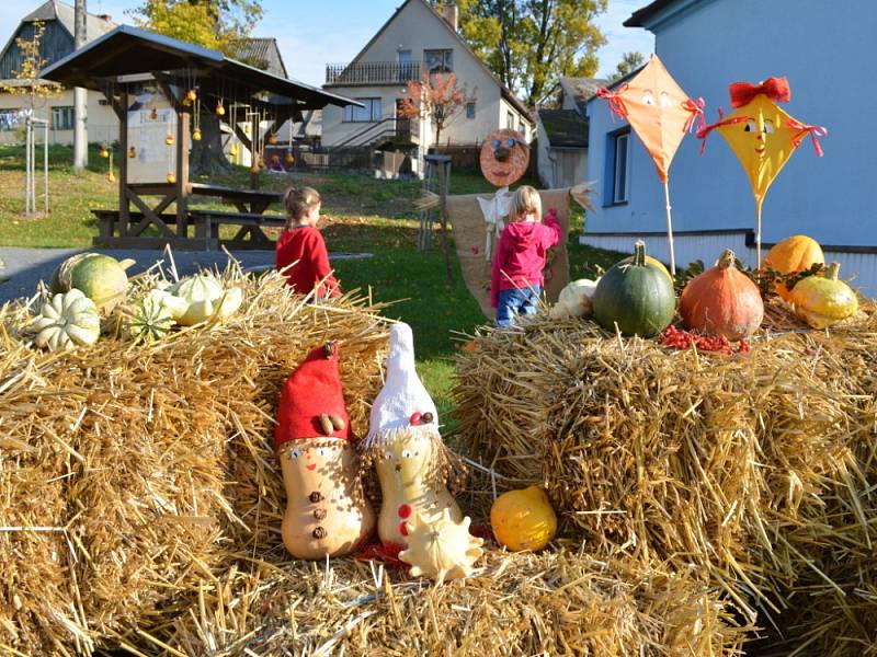 DÝŇOBRANÍ si užily především děti. Nezávisle závislí pro ně připravili celou řadu úkolů, za které děti dostávaly body. Pořadatelé si na pomoc přivolali tajemné bytosti, duchy, strašidla i čarodějnice. 