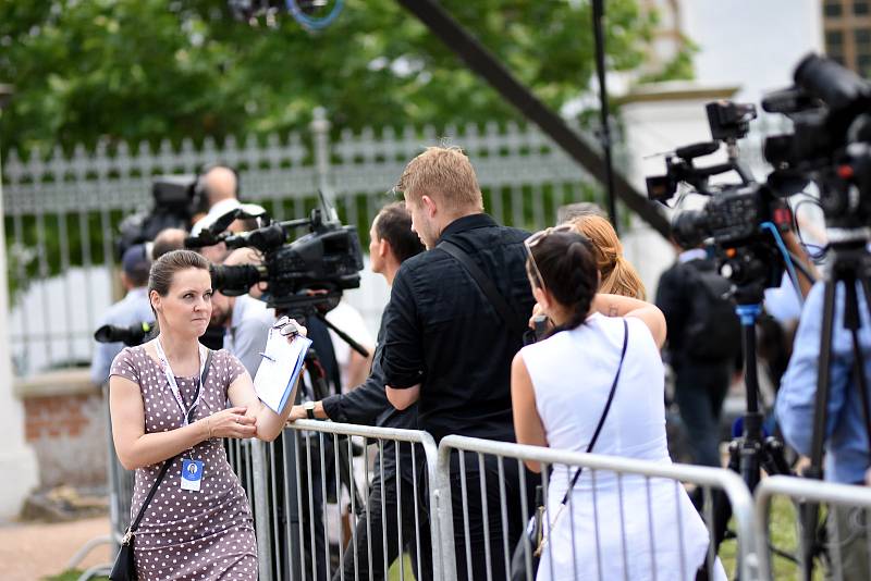 Česká vláda a Evropská komise jednají v Litomyšli. Začíná tak půlroční české předsednictví v Evropské unii.