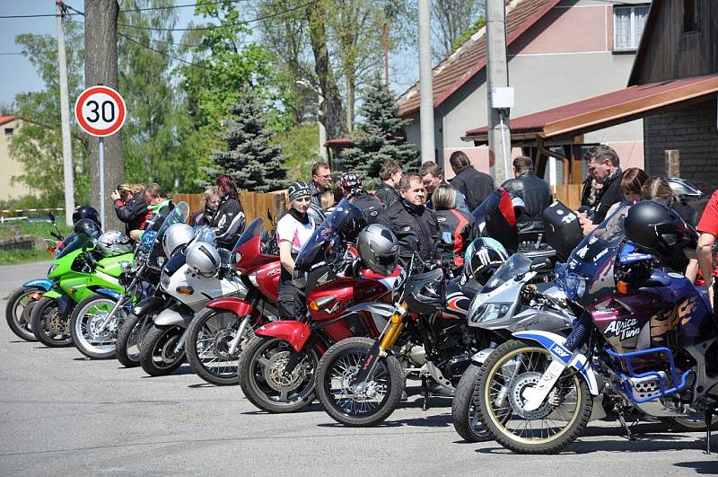 Motorkářům začala sezona.