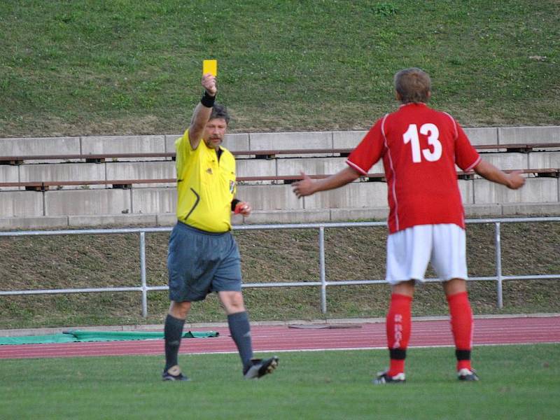 Rozhodčí rozdal 8 karet v zápase Litomyšle se Slatiňany.