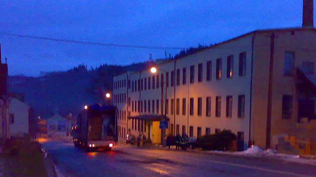 Hasiči vyproštovali  na Březovském kopci po nehodě hned dva nákladní automobily.