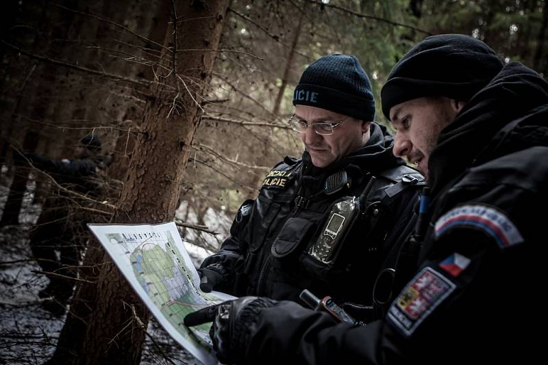 Policie v sobotu prohledala prostor uzavřené zóny mimo areál Poličských strojíren.