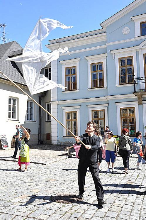 Zahájení lázeňské sezony se v Litomyšli uskutečnilo o víkendu ve velkém stylu. Procházka po kolonádě, koncerty, divadlo, výstavy a další akce. 