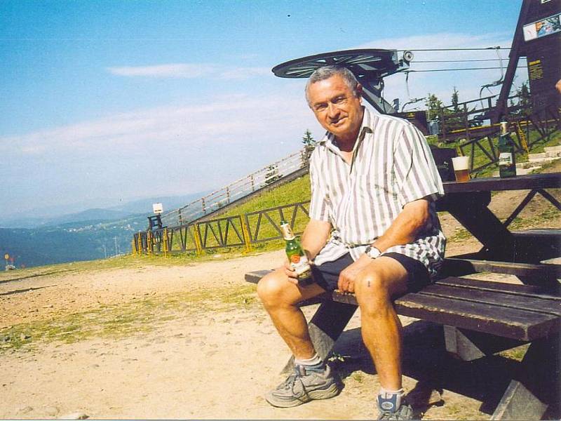 Zdeněk Vandas na jednom z nejkrásnějších míst Krkonoš – na Čertově hoře nad Harrachovem. Snímek je ze srpna roku 2004. 