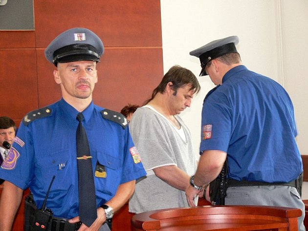 Výtržník a násilník Viktor Ressek z Kunčiny zbil bezdůvodně pět osob. Soud ho poslal na dva roky do vězení s dozorem.