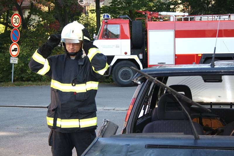 Lidé se ve středu podívali k hasičům, na policii a ke strážníkům. Nahlédli také pod ruce záchranářů.