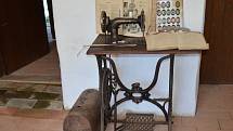 Brtounova chalupa ukrývá muzeum ševcovského řemesla. Svého času bylo v Bystrém na šest stovek ševců. 
