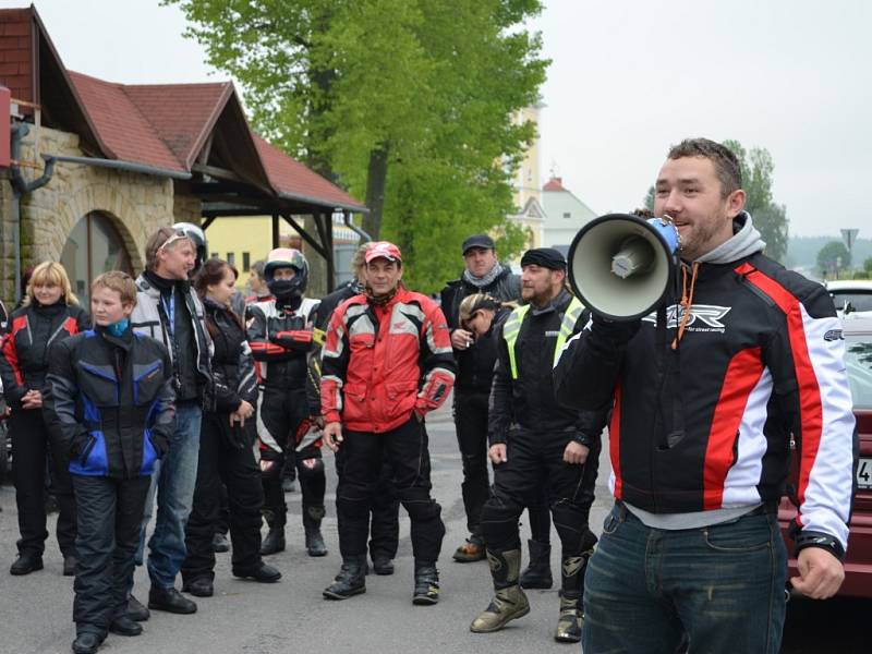 Motorkáři vyjeli v sobotu na svou první letošní společnou vyjížďku. Sraz měli jako vždy v Janově.