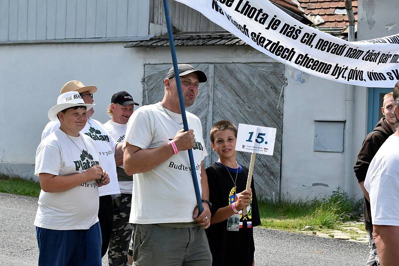 Každá Lhota je v něčem nejlepší, ale skvělé jsou všechny. Zástupci Lhot a Lehot se sešli v Suché Lhotě na Svitavsku.