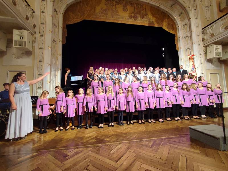Litomyšlský sbor Vlastimil oslavil velkým koncertem 160 let od svého založení.
