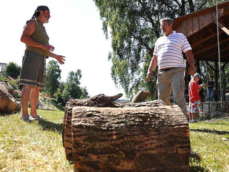 Druhé řezbářské sympozium v Budislavi.