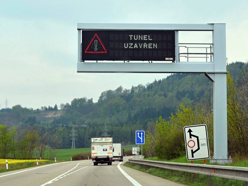 Tunel na Hřebči je kvůli pravidelné údržbě uzavřený.