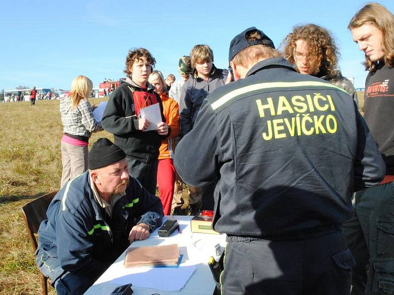 V Nové Vsi  u Litomyšle se konala okresní soutěž mladých hasičů Plamen.