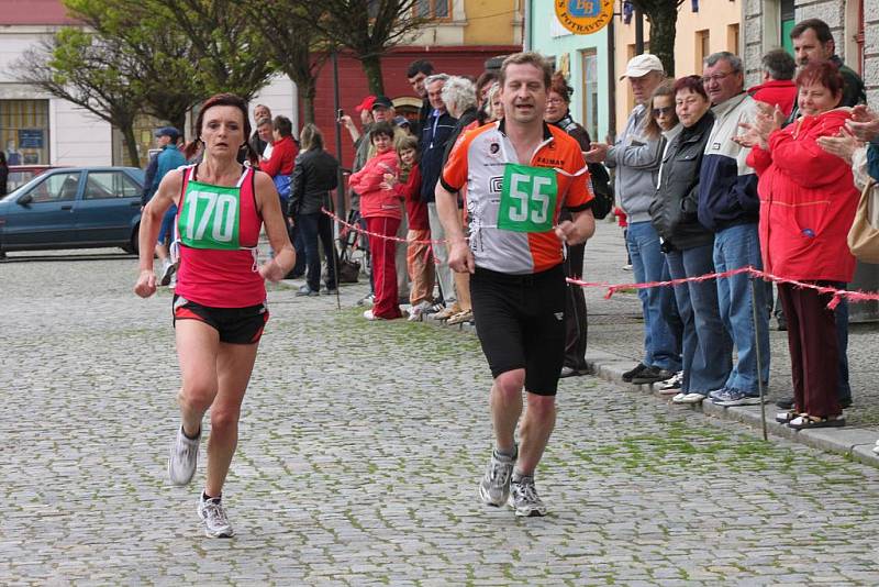 Běžci opět uctili na trati z Dětřichova do Moravské Třebové památku obětí válečného tábora.