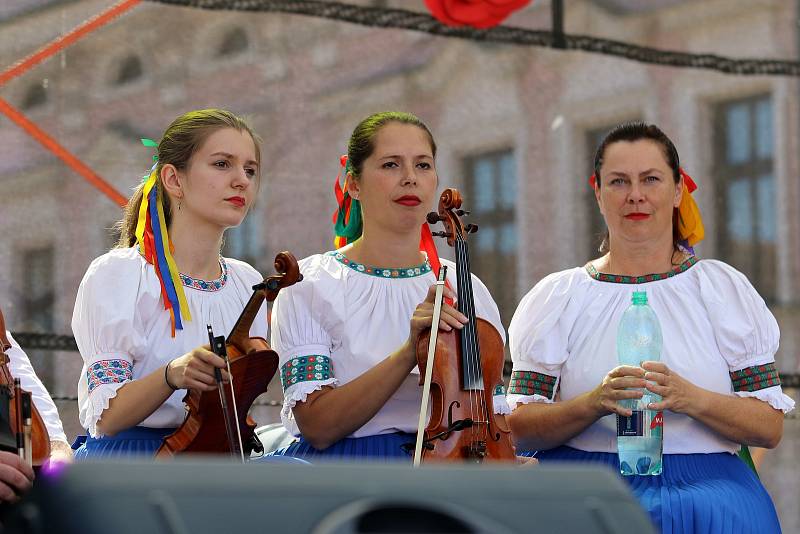 LIDÉ V LITOMYŠLI si o víkendu užili veselici s dobrým jídlem pitím, zábavou, divadlem i muzikou.