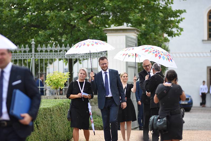 Česká vláda a Evropská komise jednají v Litomyšli. Začíná tak půlroční české předsednictví v Evropské unii.