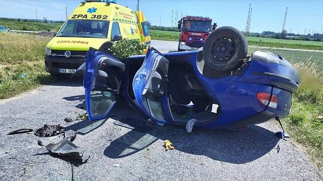 V Nové Vsi u Litomyšle zasahovaly v pátek 24. června odpoledne všechny složky integrovaného záchranného systému u dopravní nehody osobního vozu, se kterým řidič havaroval a s vozem se převrátil na střechu.