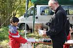 NA MISIJNÍ POUŤ ke kapli v Muzlově přišly v sobotu stovky lidí. Skauti si zde nechali požehnat svůj nový prapor, který je jejich chloubou. Farníci si poseděli a popovídali. Děti si užily  soutěže.