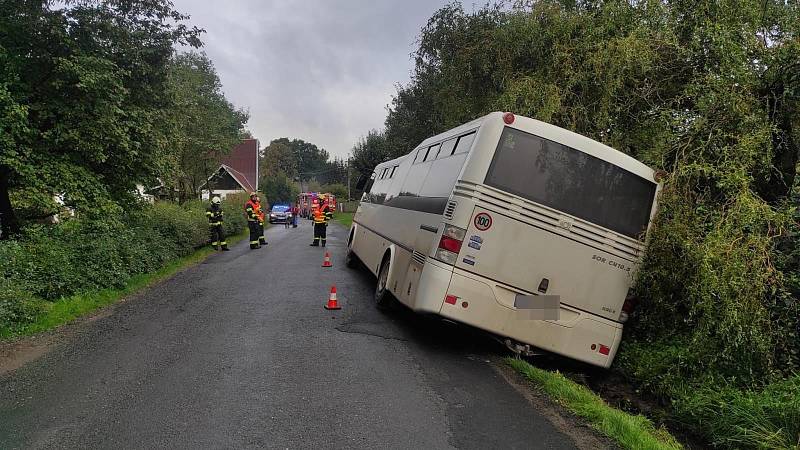 V Rychnově na Moravě havaroval linkový autobus.