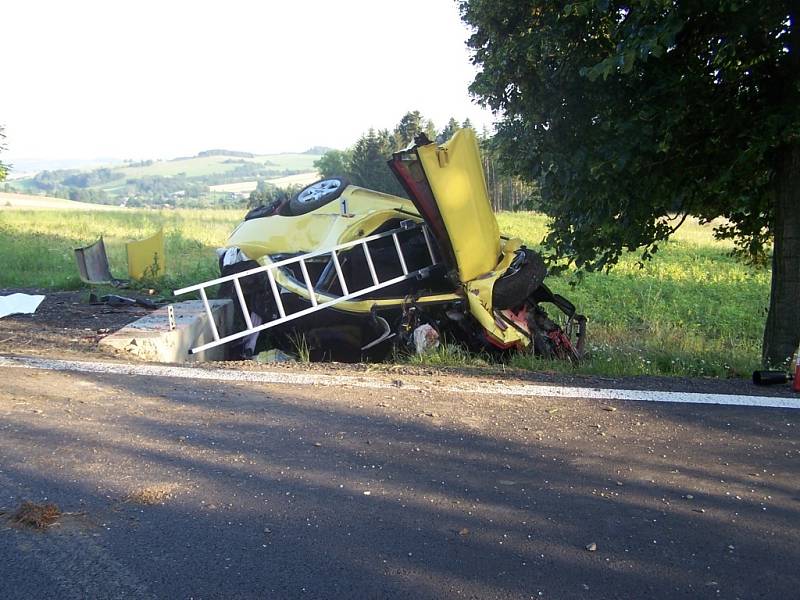 Dopravní nehoda v Borové dopadla tragicky, dva lidi zahynuli