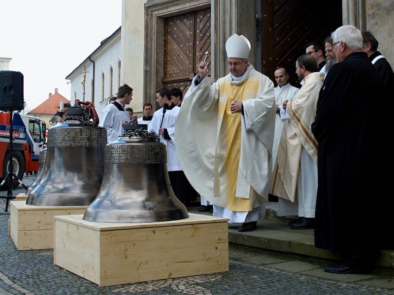 Návrat živých zvonů do chrámu Nalezení sv. Kříže