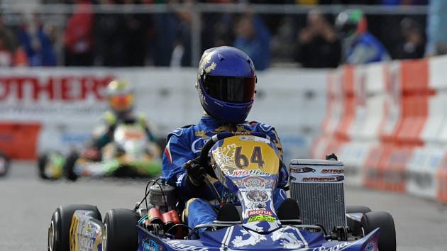 UŽ NE ORION, ale Praga Kart Racing. Martin Doubek bude závodit za nově vytvořený český tovární tým. Na prvních ostrých startech sezony ukázal, že bude patřit mezi nejlepší v kategorii KZ2