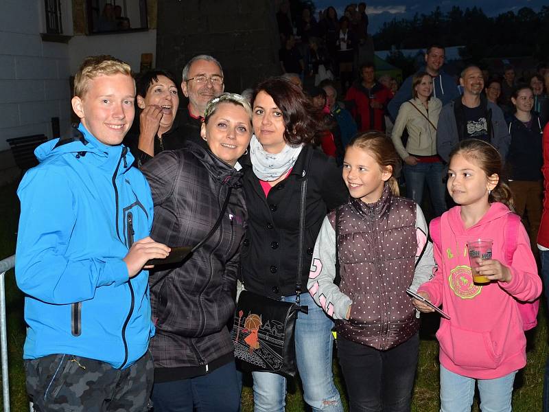 Benefiční koncert jehož součástí byl křest bílé klokanice. Symbolu Zimních olympijských her dětí a mládeže v Pardubickém kraji.