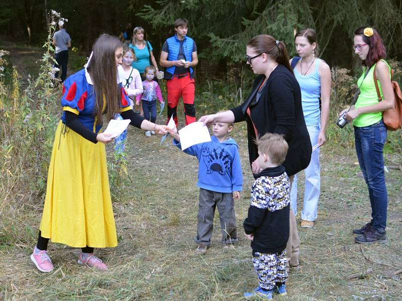 Pohádkový les okolo rybníku Rosnička aneb Šmloulinka v zajetí Gargamela