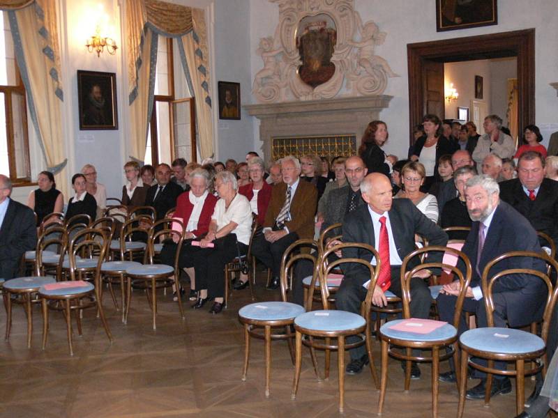 Část sbírek z muzea v Moravské Třebové vystavují na Pražském hradě. Ojedinělou expozici otevřela pondělní slavnostní vernisáž v Lobkovickém paláci.   