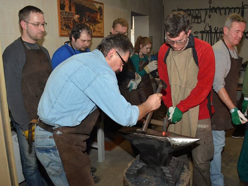 Kovářský workshop ve svitavském muzeu.