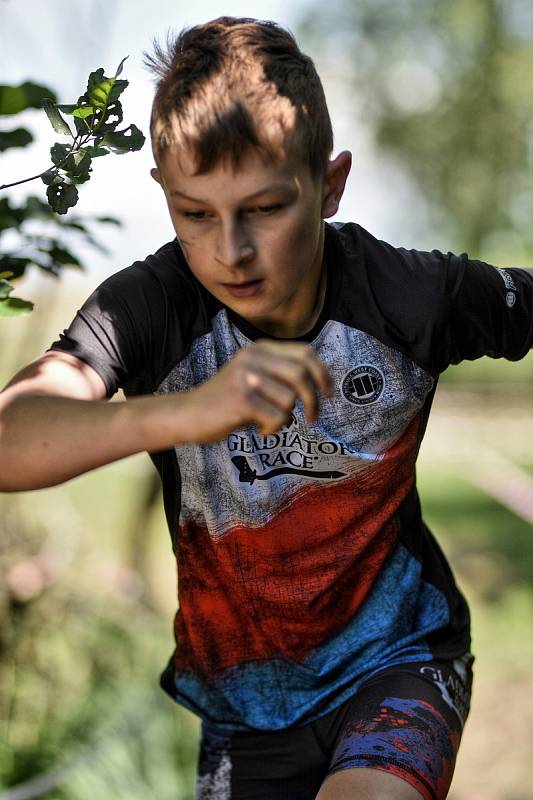 Extrémní závod Ares Race v Hradci nad Svitavou přilákal stovky dětských i dospělých závodníků.