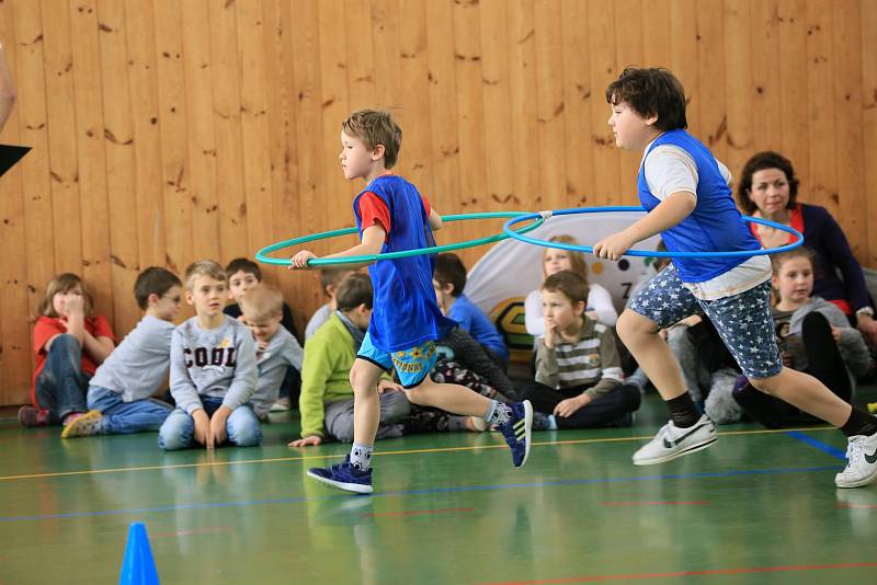 Školáci v Jevíčku si zatrénovali s výškařkou Michaelou Hrubou.