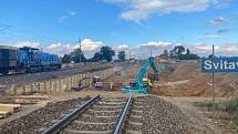 Stavba železničního mostu přes budoucí dálnici D35 u Svitav pokračuje podle plánu.