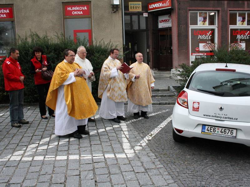 Svitavská charita má nové auto. Na jeho nákup použili  výtěžek z Tříkrálové sbírky.