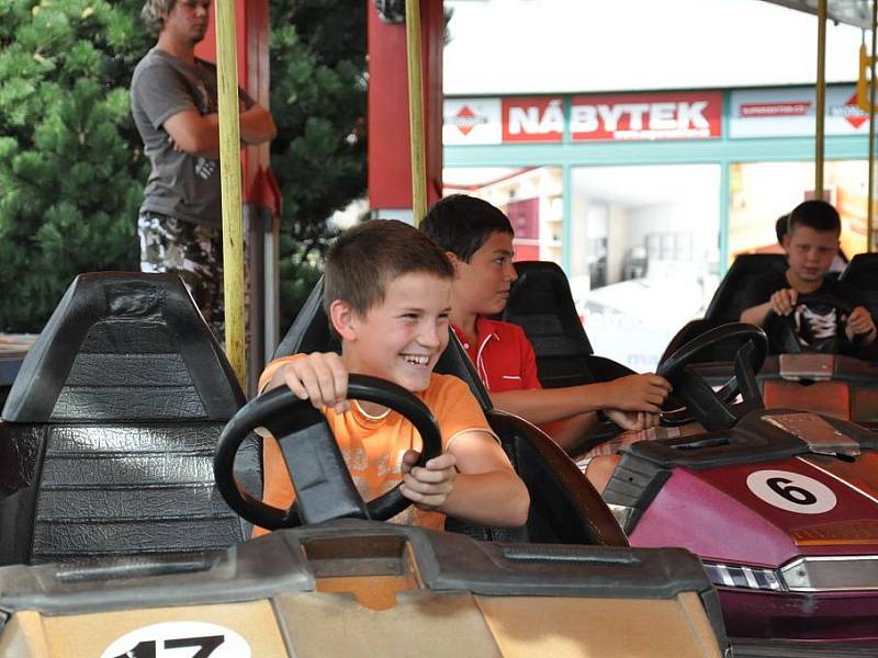 Na pouť do Jevíčka  přijel v neděli odpoledne i král Přemysl Otakar II.  Lidé  se pobavili na atrakcích v lunaparku  a  nakoupili si  na jarmarku.  