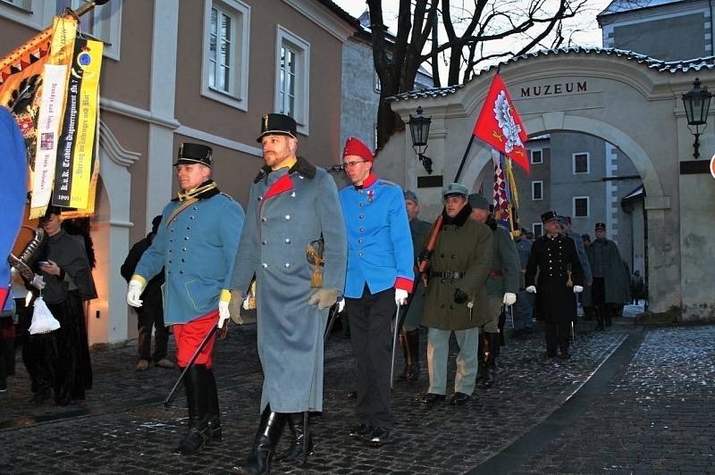 Pochod přátel vojenské historie měl cíl v restauraci U Hymrů.