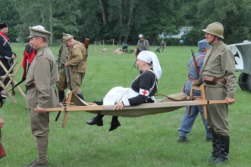 Střelba a výbuchy zněly v sobotu odpoledne 23. června z Krásné louky v Mladé Boleslavi.