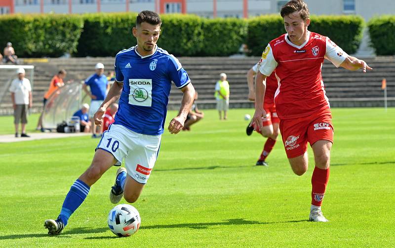 ČFL, 29. kolo: FK Mladá Boleslav B (v modrém) - FK Pardubice B (2:0)