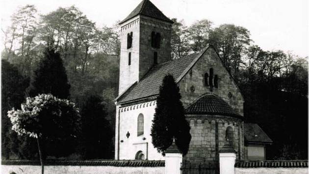 Kostel Nanebevzetí Panny Marie v roce 1969.