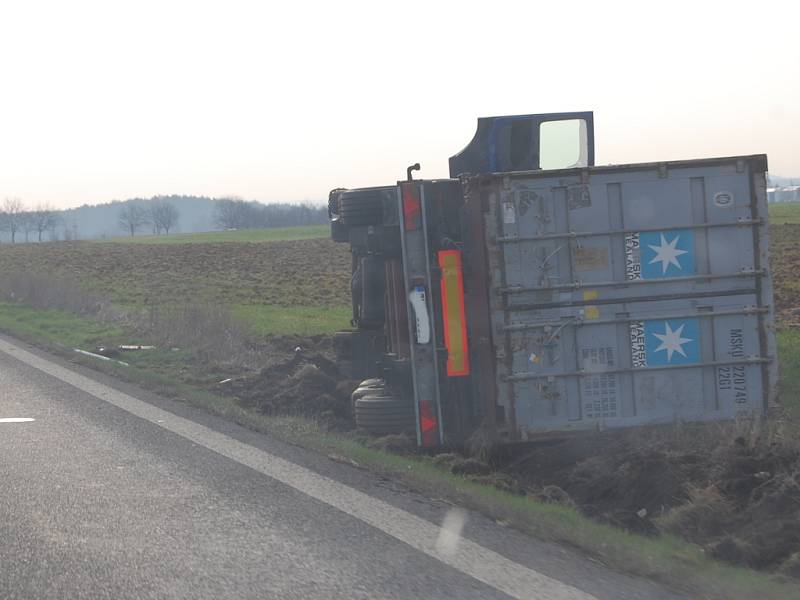 Nehoda kamionu u Bělé pod Bezdězem