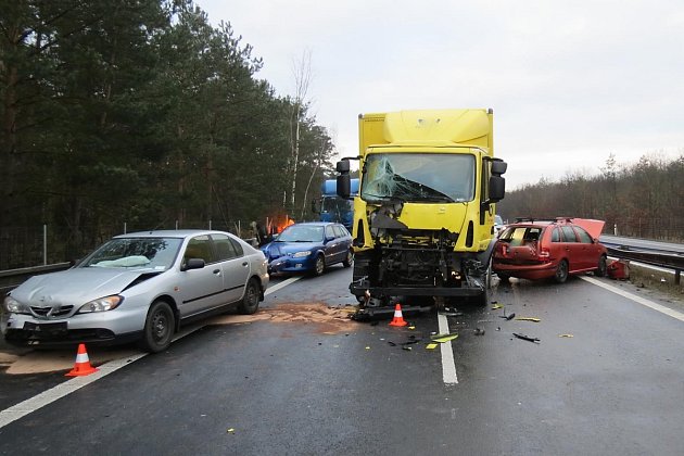 Dopravní nehoda na dálnici D10 ve středu 17. března 2021.