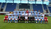 Momentky z fotografování fotbalistů FK Mladá Boleslav na oficiální plakáty a propagační materiály. Jak je vidět, o legraci v týmu rozhodně nouze není. Foto: Deník/Pavel Svačina 8x