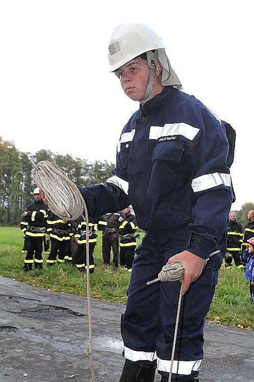 Požární cvičení dobrovolných hasičů u Jizery na Mladoboleslavsku. 