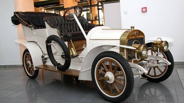 Unikátní vůz značky Laurin & Klement rozšířil muzejní sbírky.