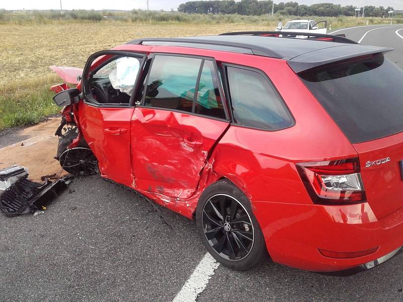 Vážná dopravní nehoda tří aut se odehrála u Smilovic