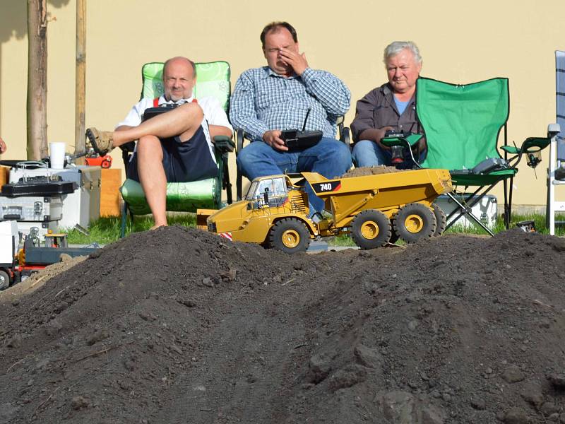 Víkend v Dobrovici patřil RC modelům aut