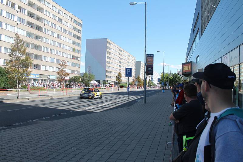 Prostor okolo Bondy centra, Škoda Muzea a autobusového nádraží ovládla v sobotu dopoledne rychlostní zkouška.