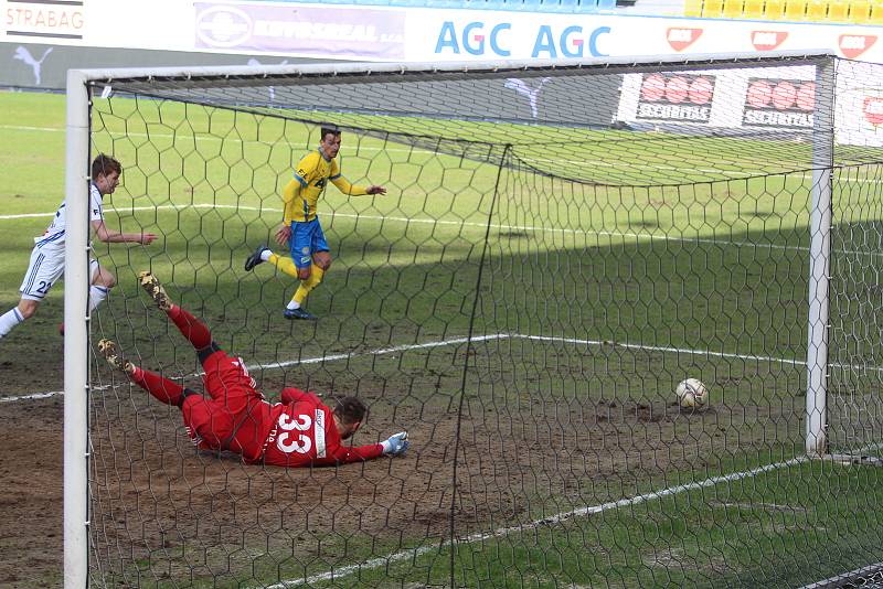 Ve čtvrtfinále Mol Cupu zvítězily Teplice doma nad Mladou Boleslaví 2:1.