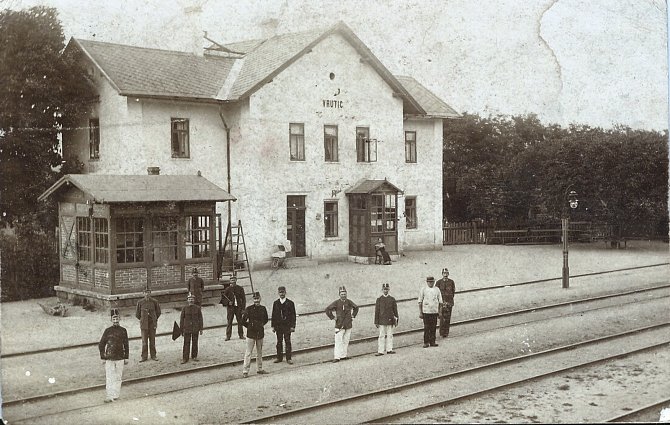 Pohled na nádraží v Kropáčově Vrutici.