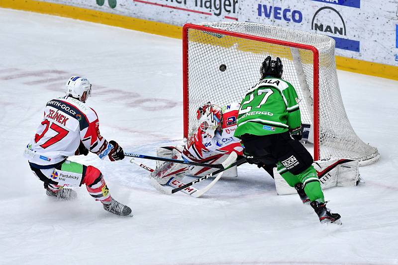 Hokejisté Mladé Boleslavi porazili ve druhém čtvrtfinále Pardubice 5:0.